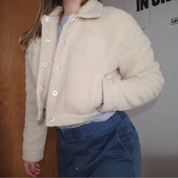 Urban Outfitters Jackets & Blazers - Cropped, boxy Sherpa jacket